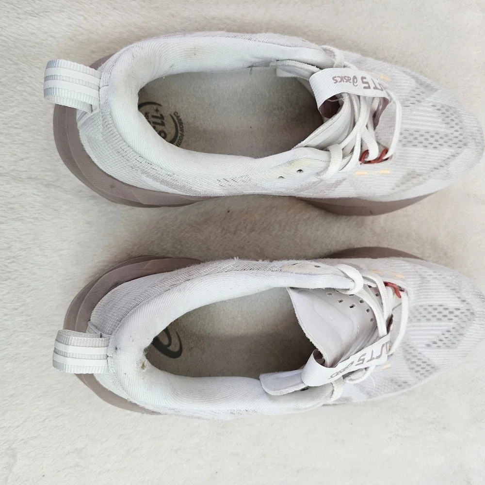 Asics women novablast
